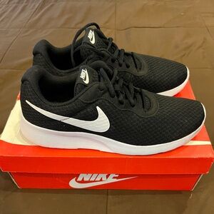 Nike women’s Tanjun sneakers size 11